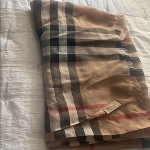 Burberry scarve